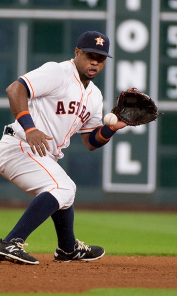 Luis Valbuena finalizes $15 million, 2-year deal with Angels